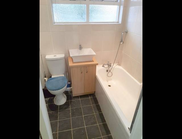 2 bed property to rent in ROSEBANK